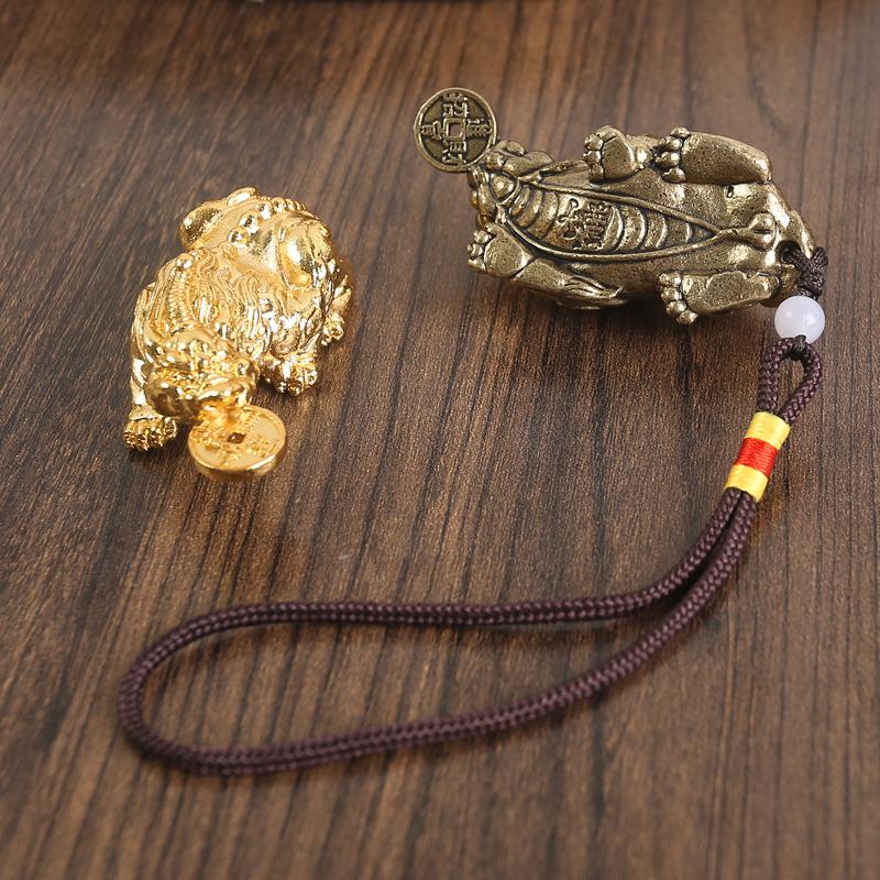 Brass Pixiu creative hand handle piece recruit rice into rice bite money Pixiu pure copper metal handicraft ornament