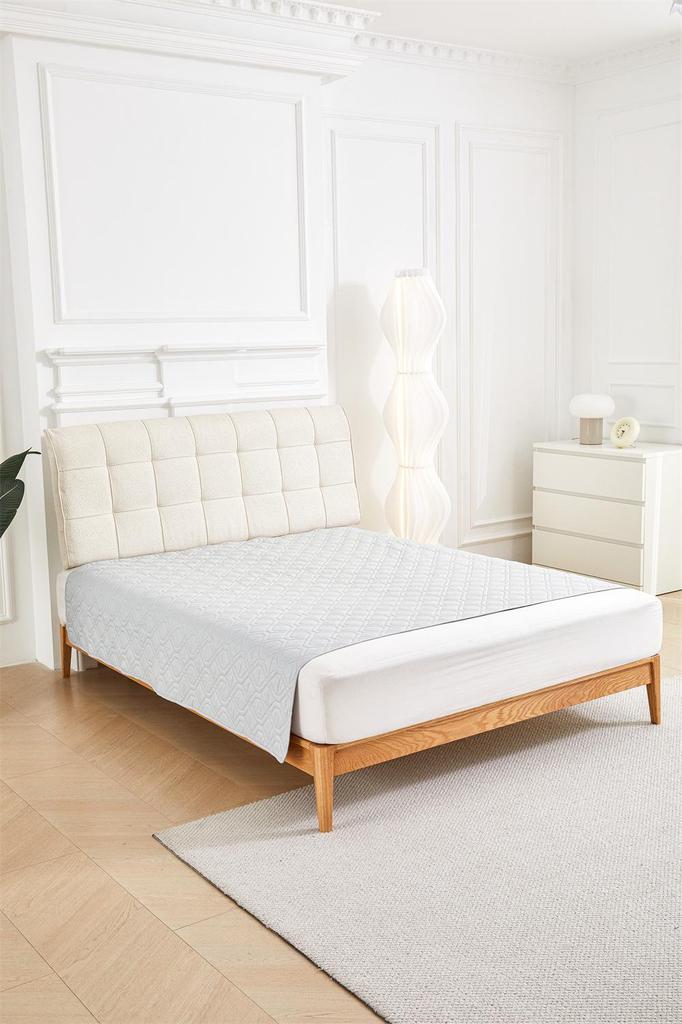 Waterproof Pet Mattress Cover: Dustproof, Anti-Slip, Anti-Urine Protective Sofa Pad for Cats and Dogs
