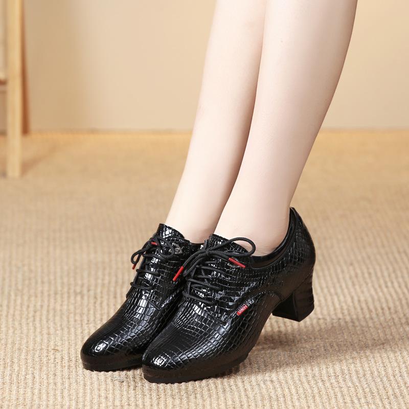 Women's soft-soled square dance Latin dance shoes Adult teacher medium heel beef tendon cloth dance shoes National standard leather women's