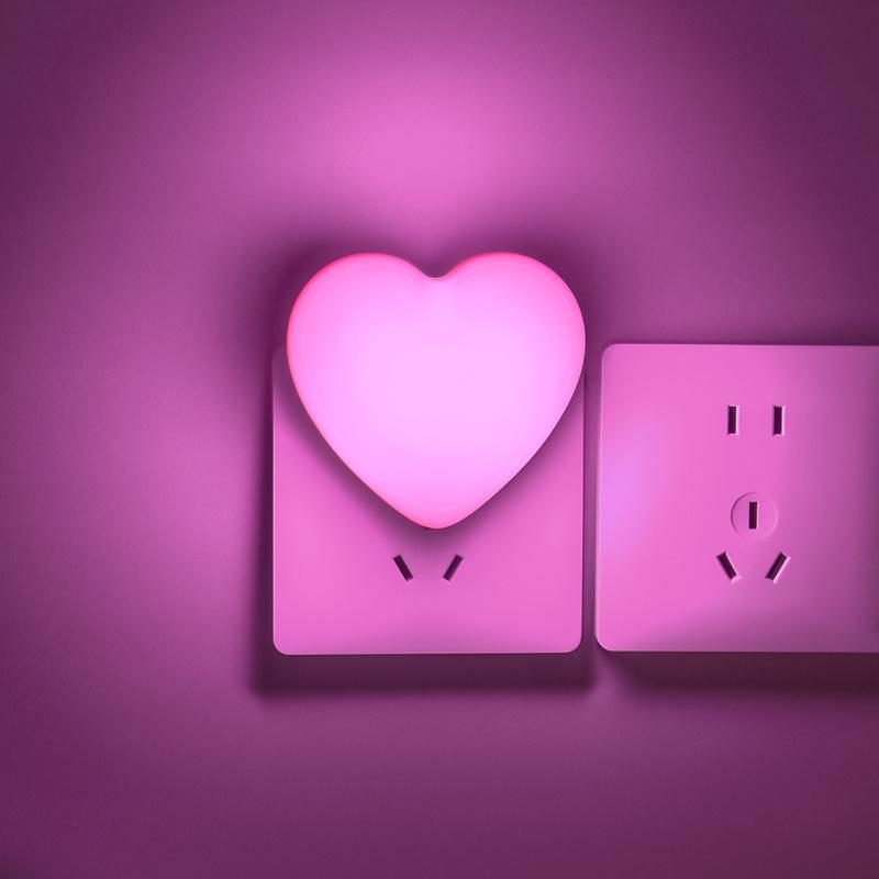 Heart Shaped Sensor Control LED Night Light With Light Sensing Function Soft Glow Plug In Night Lamp For Bedroom And Hallway