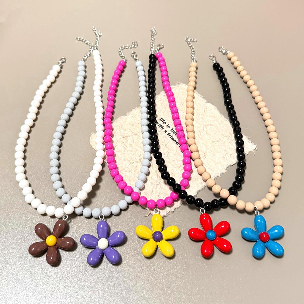 Y2K Bunte Blume Anhänger Halskette für Damen Handgemacht Perlen Schlüsselbein Kette Charm Halsband Choker Dopamin Süßer Schmuck Geschenke