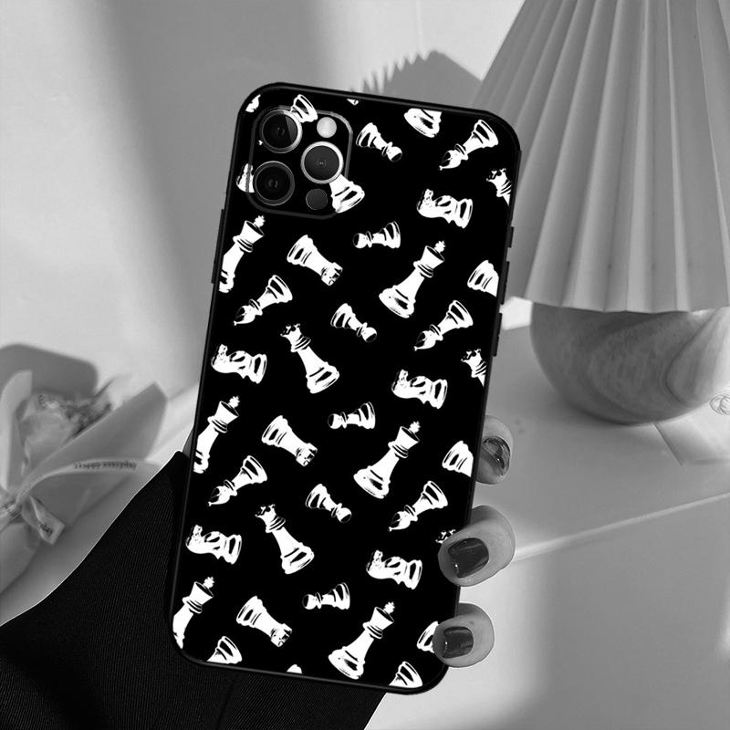 

Chess Phone Case For iPhone 17 16 15 14 13 11 12 Pro Max 13 mini 15 16 Plus 16e 17 Air Cover Funda iPhone 13