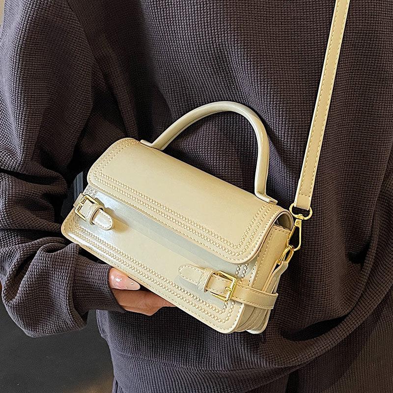 Wholesale new product French retro simple style niche portable small square bag temperament commuter style advanced sense messenger bag women