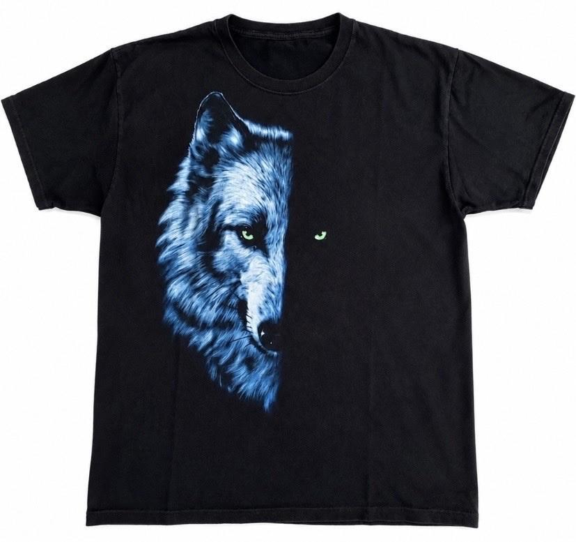 Vintage Blue Wolf Green Eyes Graphic T-Shirt Black XL Unisex T-Shirt