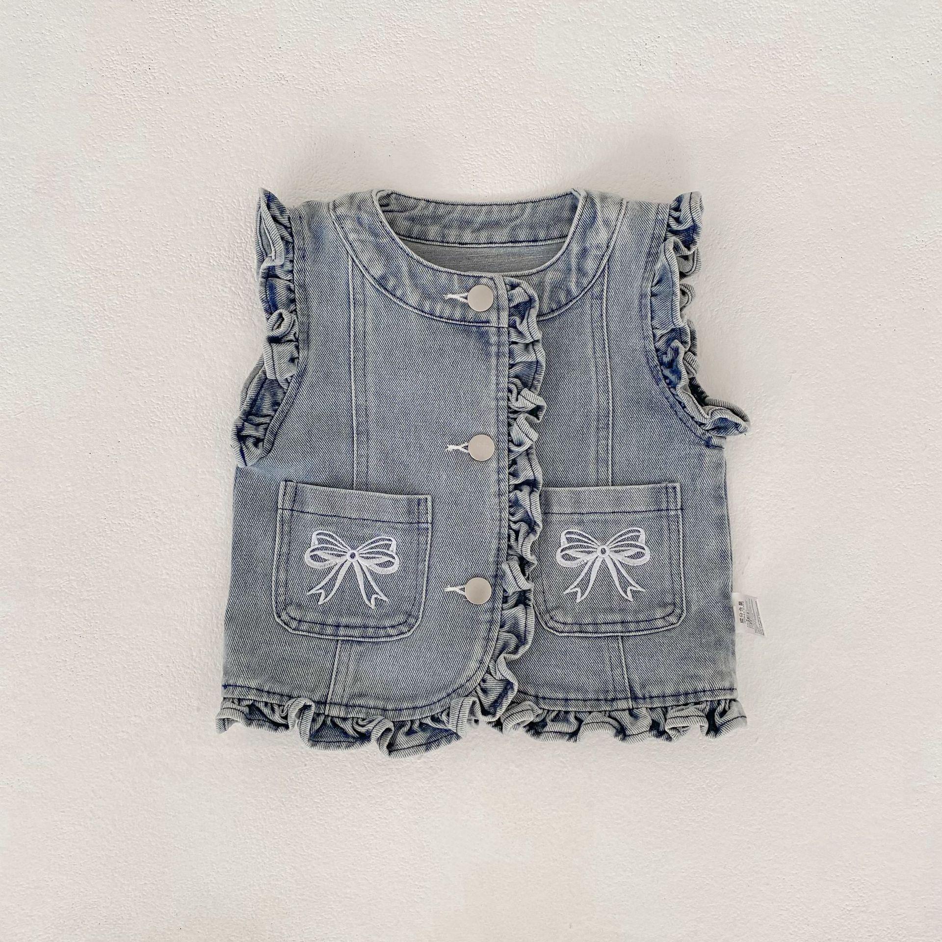 

Девочкин джинсовый жилет 2025: Универсальный приталенный крой для весны, лета и осени - Новый стиль для детей малого и среднего возраста. 130 cm