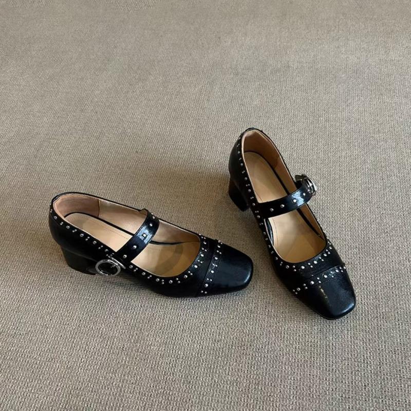 Versatile Rivet Commuter Shallow Mouth Single Shoes Women's Leather Thick Heel Retro Word Belt Mary Jane Shoes