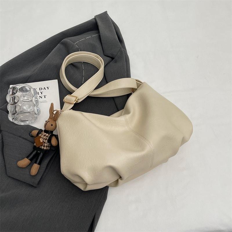 Chic Vintage Large Capacity Womens Crossbody Bag With Stylish Decor Elements