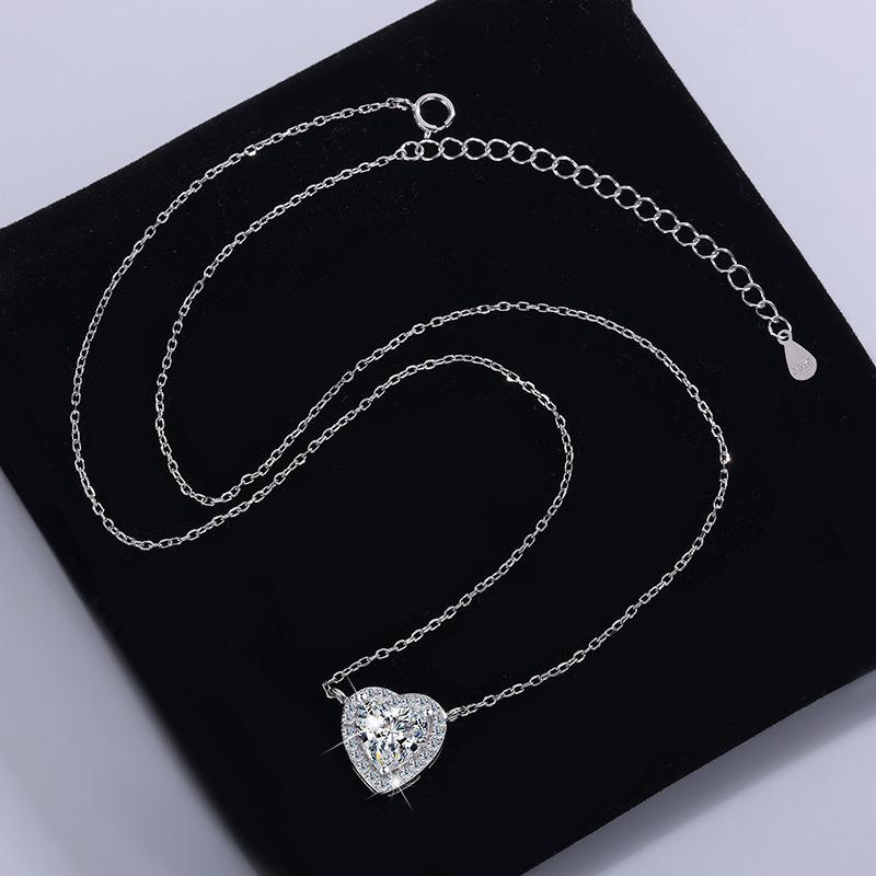 Women's Bestselling S925 Sterling Silver Heart Pendant Necklace with Moissanite Luxury Clavicle Chain Jewelry Accessory