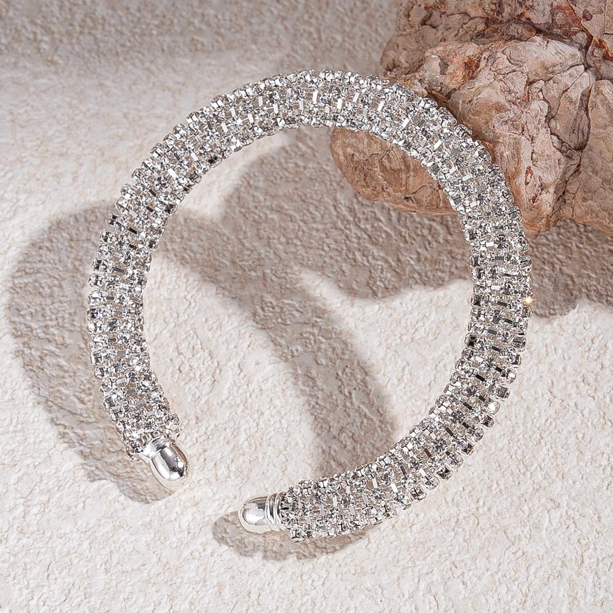 

Модные украшения для женщин серебряный