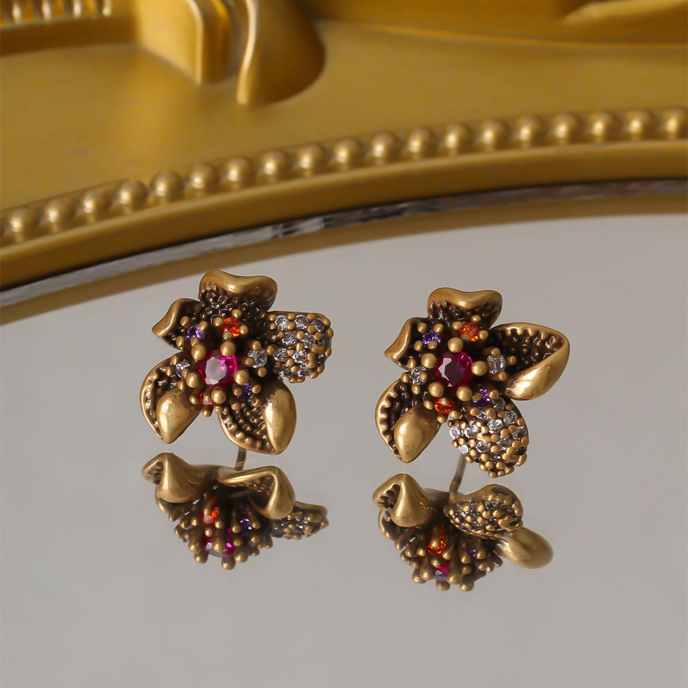 

Retro Old Multi-Bouquet Flower Stud Earrings Ring Set Stamen Color Zircon Fashion Niche Ring Women