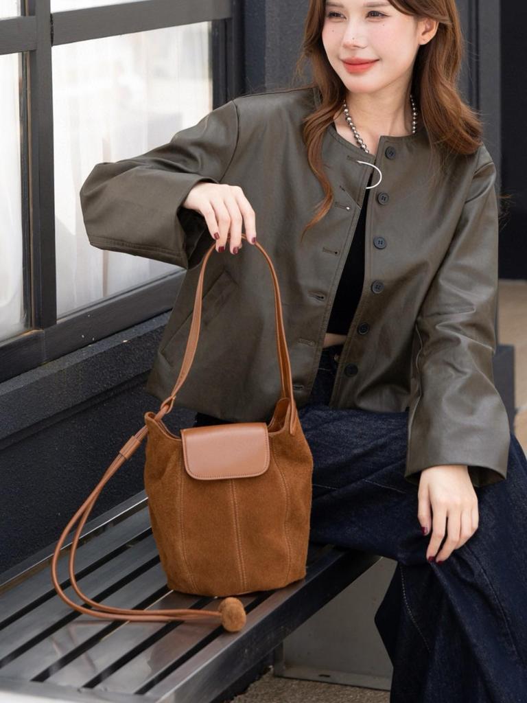 Herbst/Winter Umhängetasche mit Überschlag aus mattiertem Rindsleder für Damen