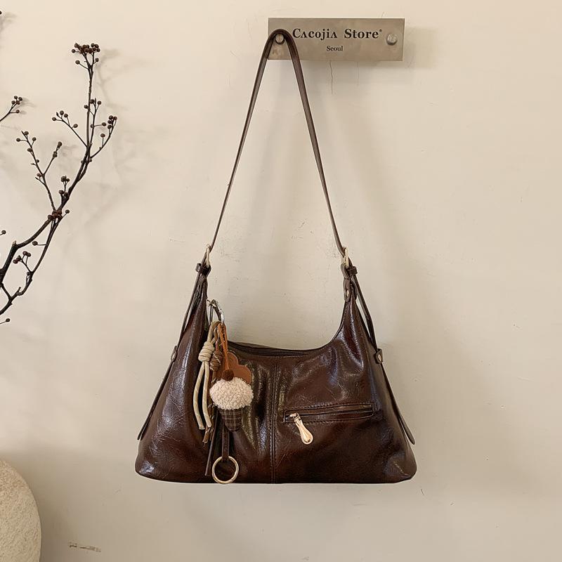 Trend messenger bag women's autumn fashion niche commuter shoulder bag high value retro underarm bag