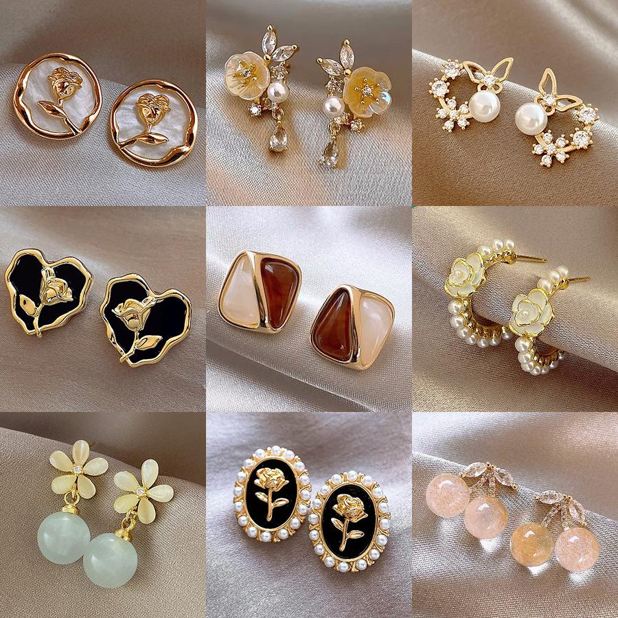 Elegant and sophisticated earrings for women, vintage niche design pearl studs, popular online trend ear accessories