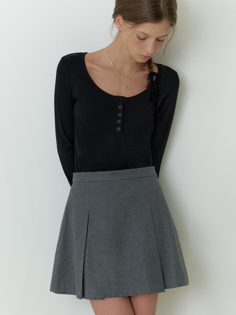 Liel Sherry Button U T-Shirt (Black)