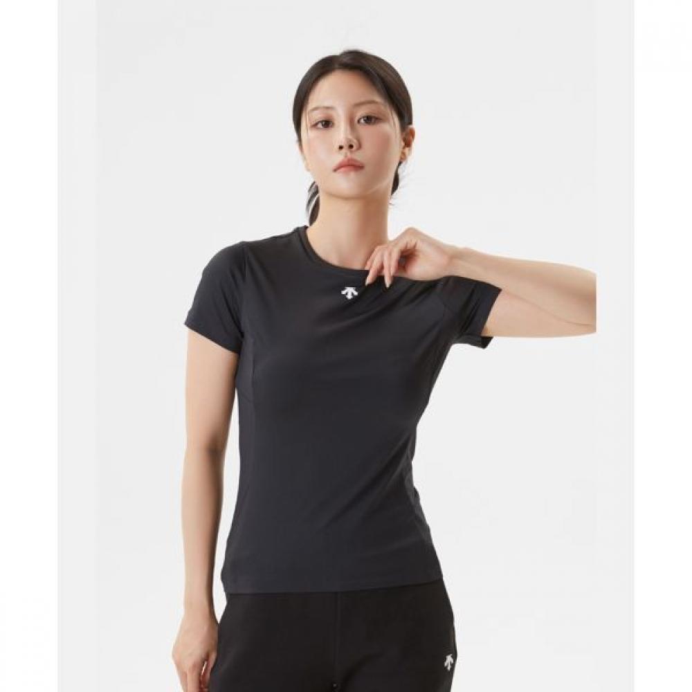 

DeScenTe женская базовая футболка с коротким рукавом черного цвета BLK0BLACK/85