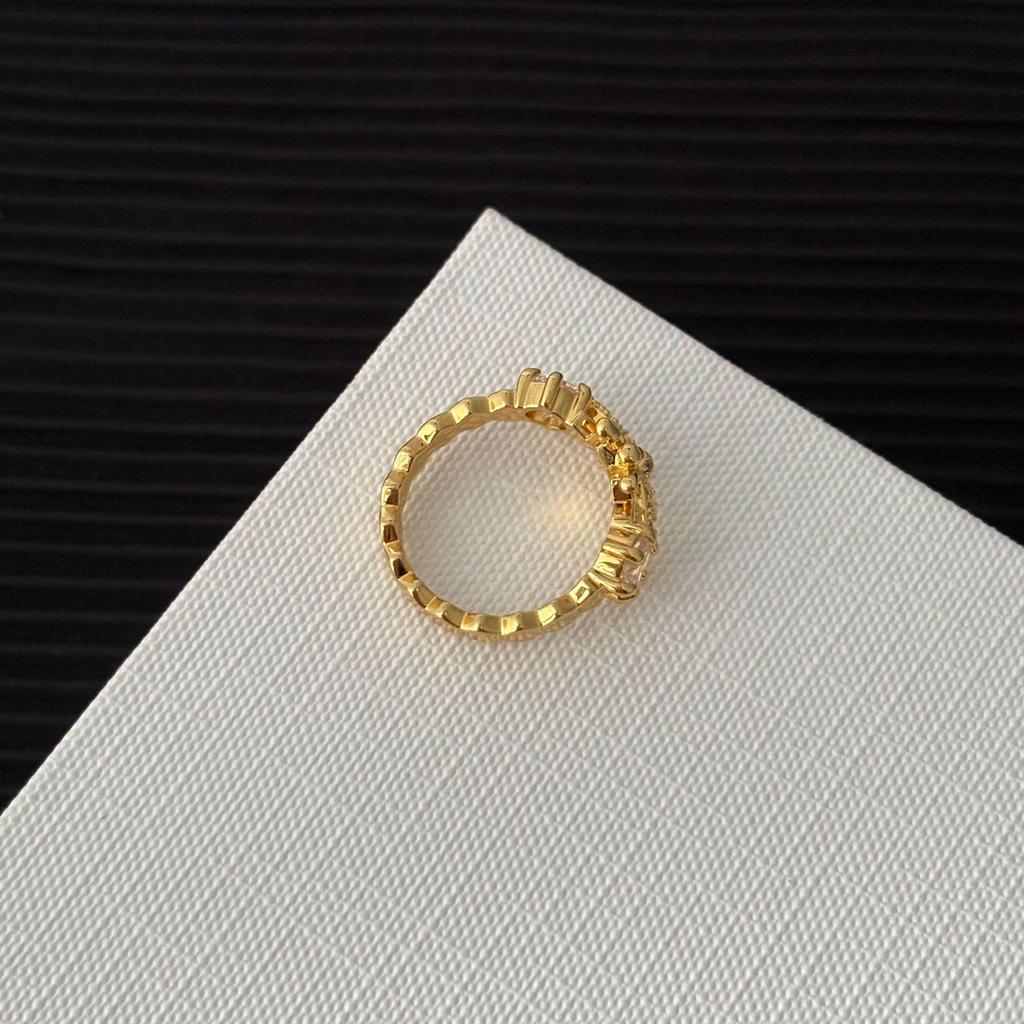 Elegant European & American Little Bee Zircon Inlaid Ring - Chic & Versatile Design