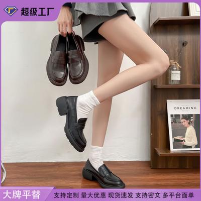 Traubenmutter Frühling neue französische Retro kleine Lederschuhe Damen 2025 lässiger Stil vielseitige kleine höhenvergrößernde Slipper