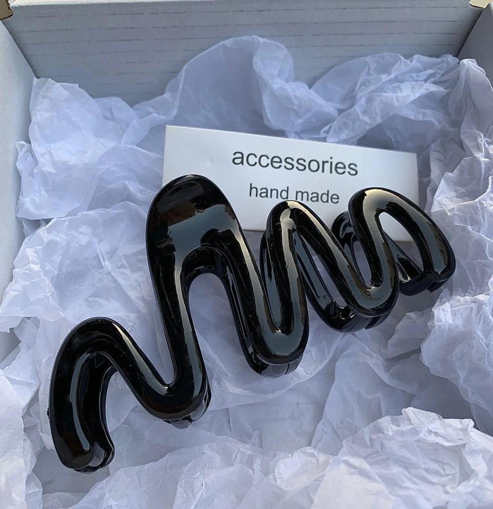 Large French Retro Claw Hair Clip for Elegant Women's Hairstyles.