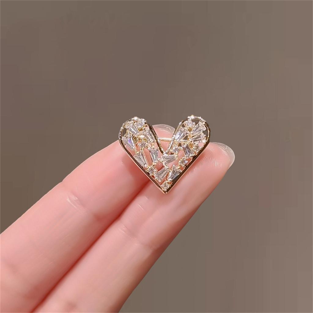 Rinhoo Exquisite Full Rhinestone Small Love Heart Brooch For Women Elegant Crystal Heart Lapel Pins Sweater Buckle Badge Jewelry