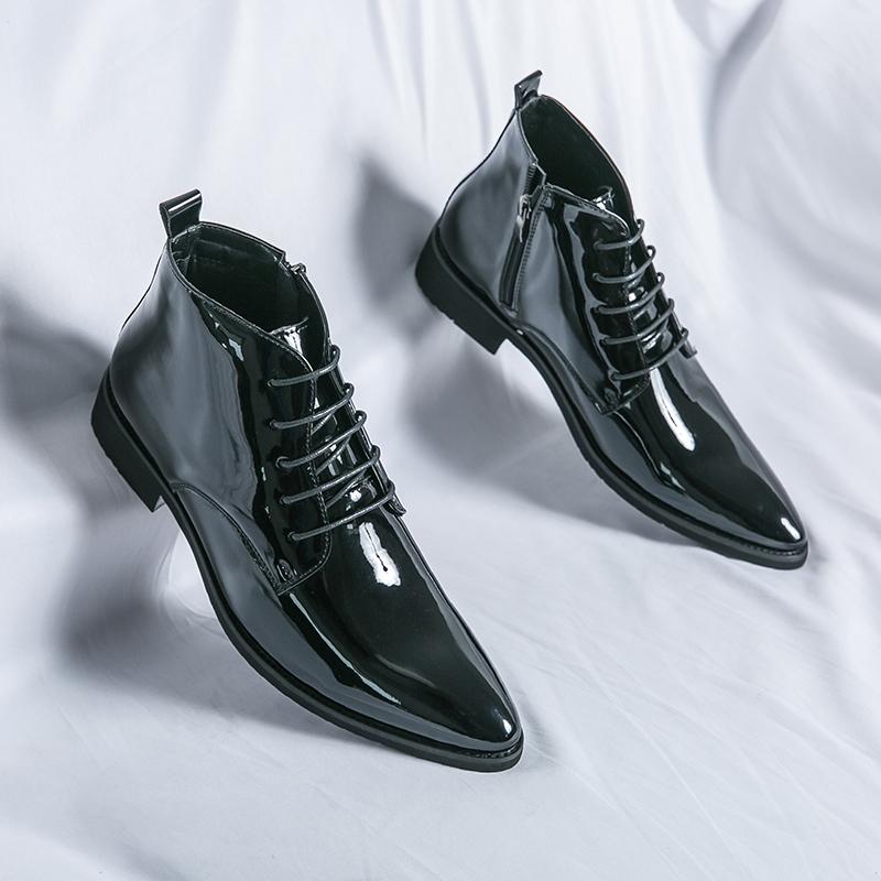Vysoce kvalitní trendy šněrovací pohodlné vysoké špičaté kožené boty pro muže lakované lesklé módní kotníkové boty