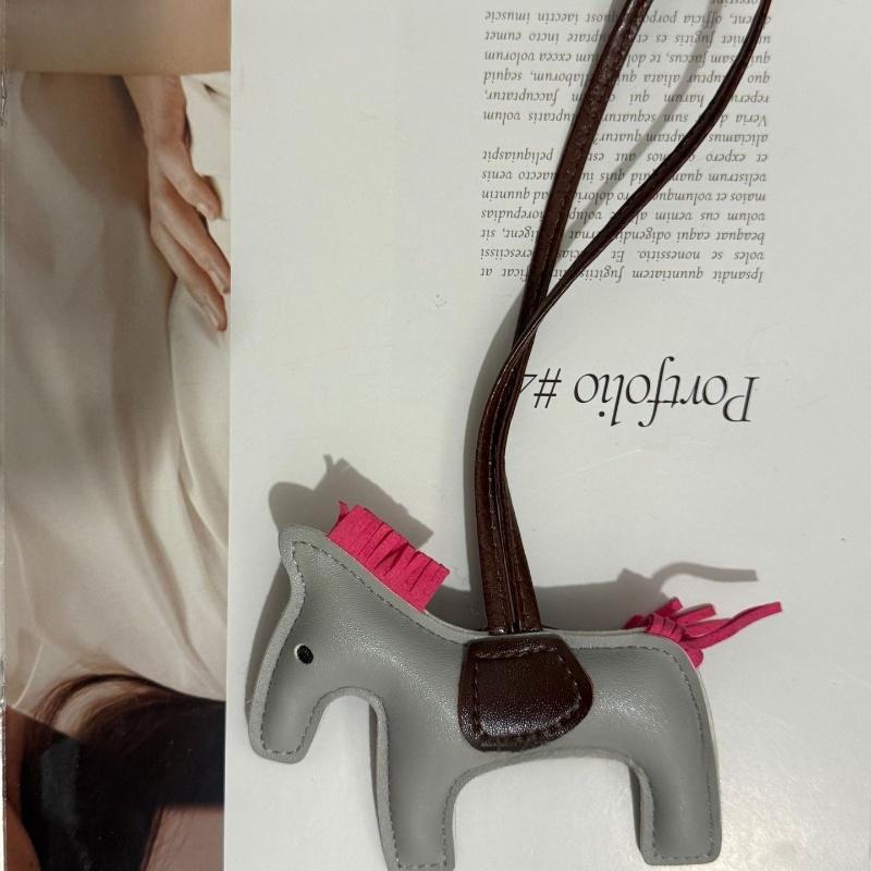 

Мода Шкіряний Міні Підвіска Поні Жіноча Сумка Підвіска Декоративні Аксесуари Мультяшний Кінь Брелок для Ключів Авто Брелок Подарунок на День Народження A14