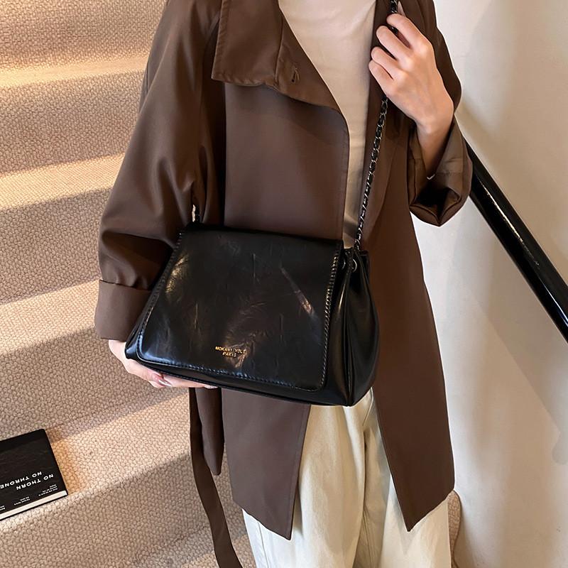 Elegant Urban Minimalist Tote Bag For Women Spacious Shoulder Bag Trendy Design