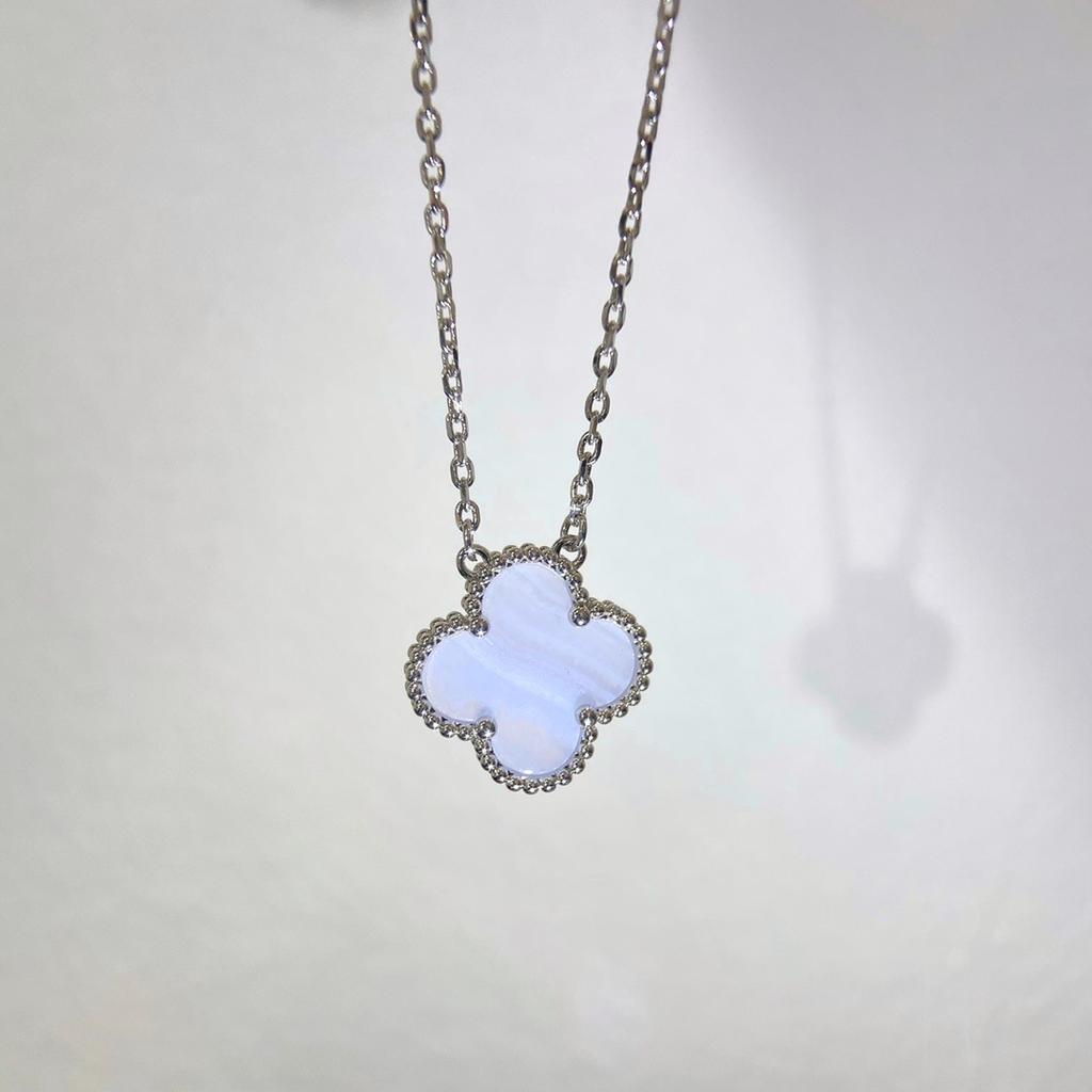 Klassische Einzelblumen Kette mit lila Chalcedon Elegant Hochwertig Schlüsselbeinkette Mädchen Schlichtes Design