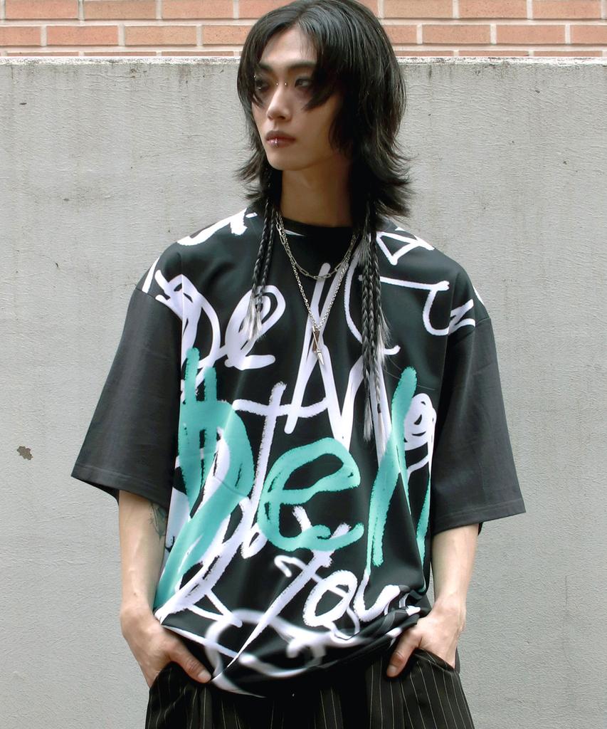 Deumakeu M Street Graffiti Oversized T-Shirts