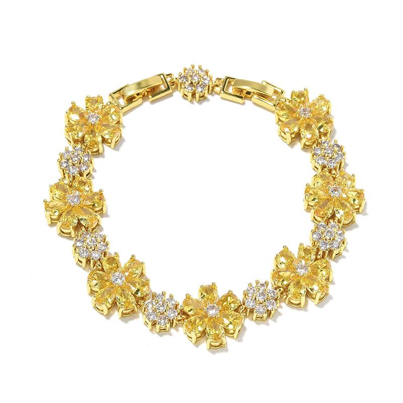 

У девушек есть деньги, чтобы тратить деньги на роскошные браслеты из циркония, а женские модные браслеты высокого класса с изумрудами невозможно стереть.