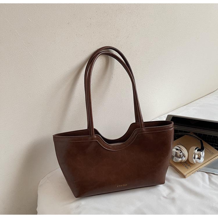 Large-capacity commuter tote bag women's 2025 autumn new retro handbag fashionable shoulder armpit bag