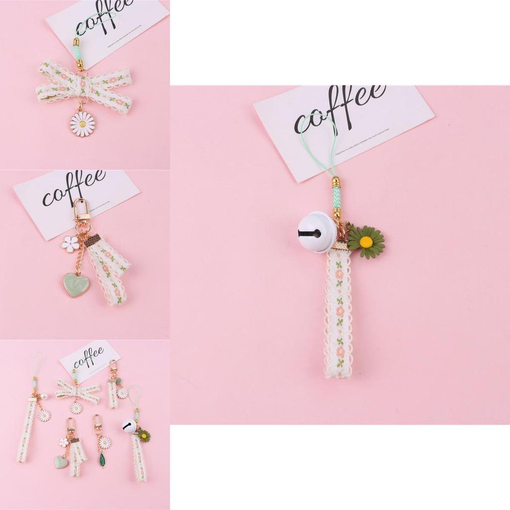 Delicate Daisy Keychain Pendant With Smooth Silicone And Durable Metal Material