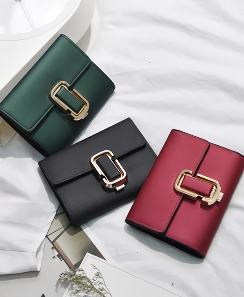 Five-shaped buckle wallet