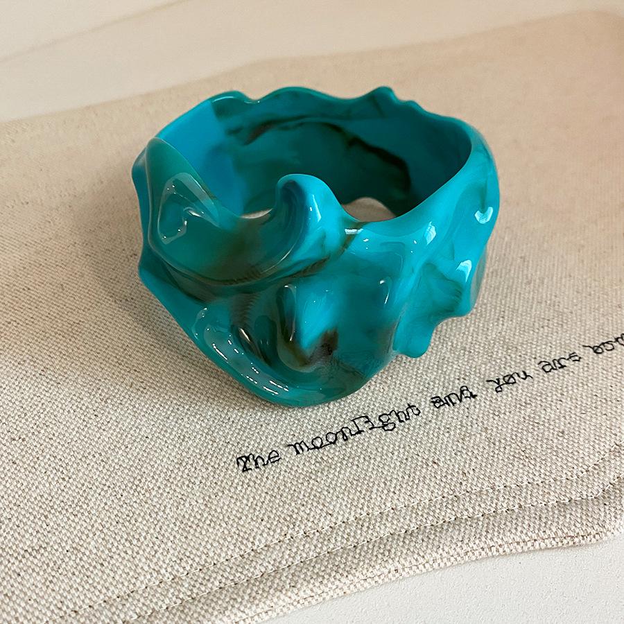 Acrylic Gradient Geometric Pleated Bracelet - High-End, Fashionable Jewelry for Women