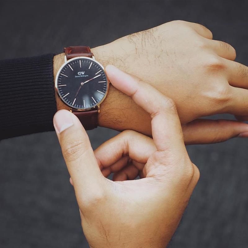 DANIEL WELLINGTON Men's Watch Quartz Movement Leather Strap 40mm Black Dial Men's Watch Trendy and Versatile European and American Watch DW00100124