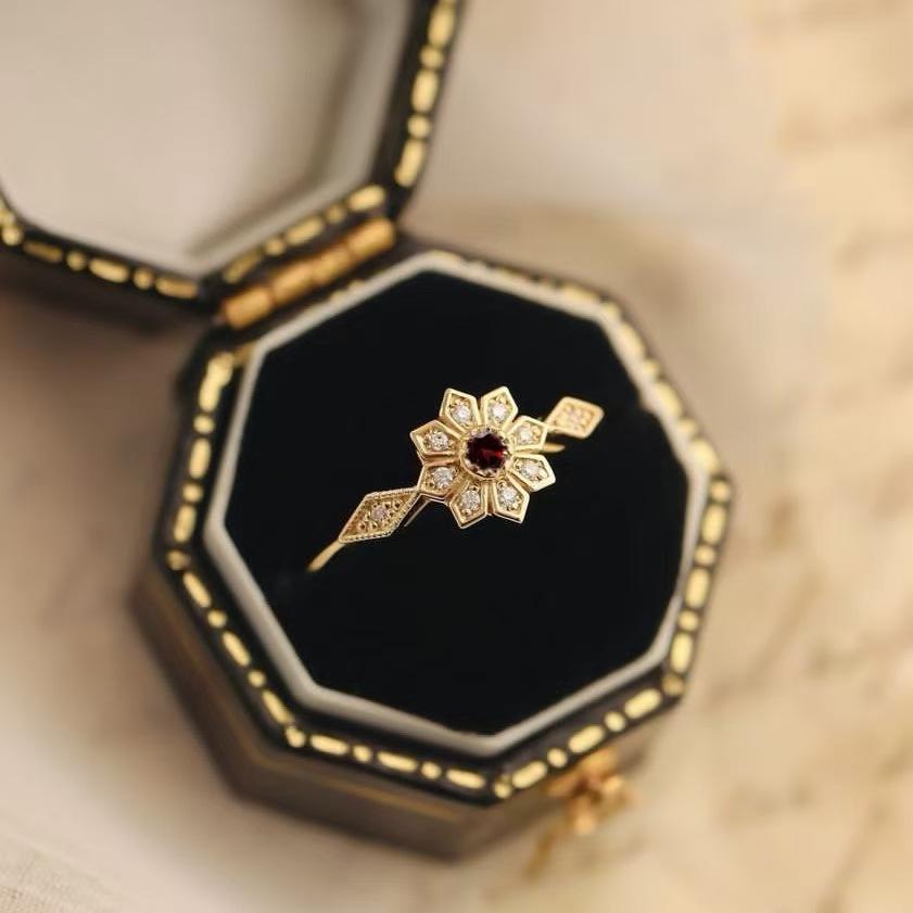 Three Heroes Sunflower Snowflake Ring: Elegant & Versatile Women's Jewelry