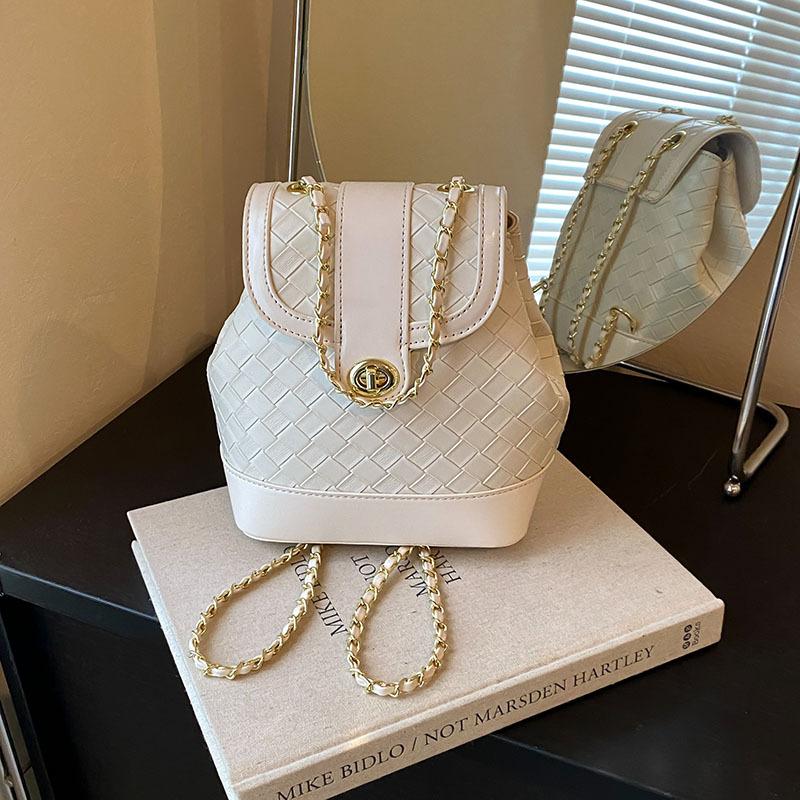 Niche Chain Backpack New Fashion Girls Woven Shoulder Bag Student Commuter Backpack