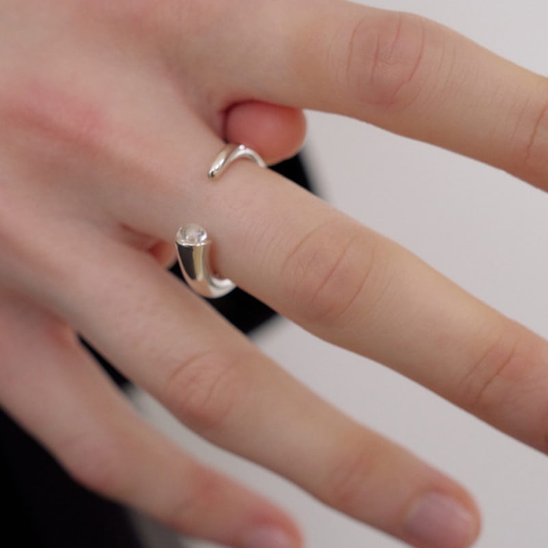 ovbeige [VEI] 925silver PETAL GEM OPEN RING_WHITE QUARTZ