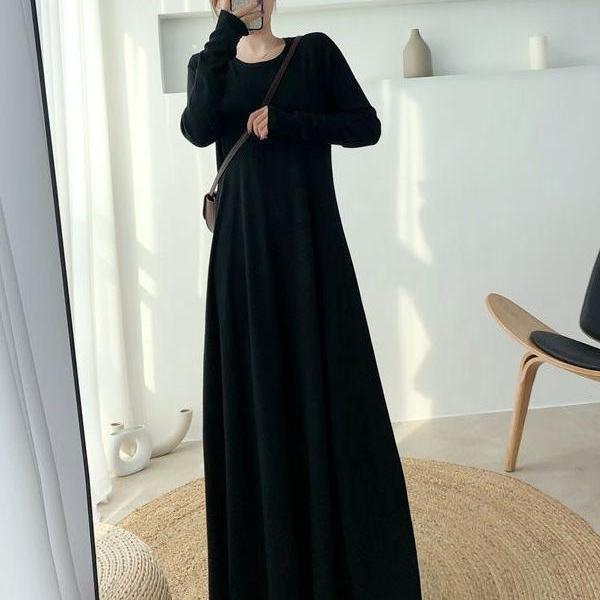 Versatile Solid Color Long-Sleeved Dress - Autumn/Winter Loose Fit with a Design Focus