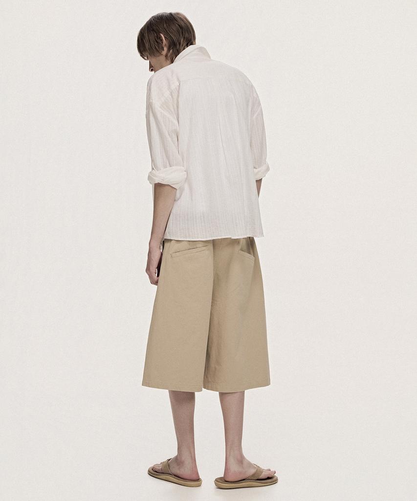 TAKEASY Deep Tuck Cotton Bermuda Shorts (Dark Beige)