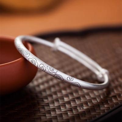 Bracciale Xiangyun Retro Push Pull con Stile Etnico Femminile Solido e Semplice Giovane Totem Opaco Regolabile per la Mamma