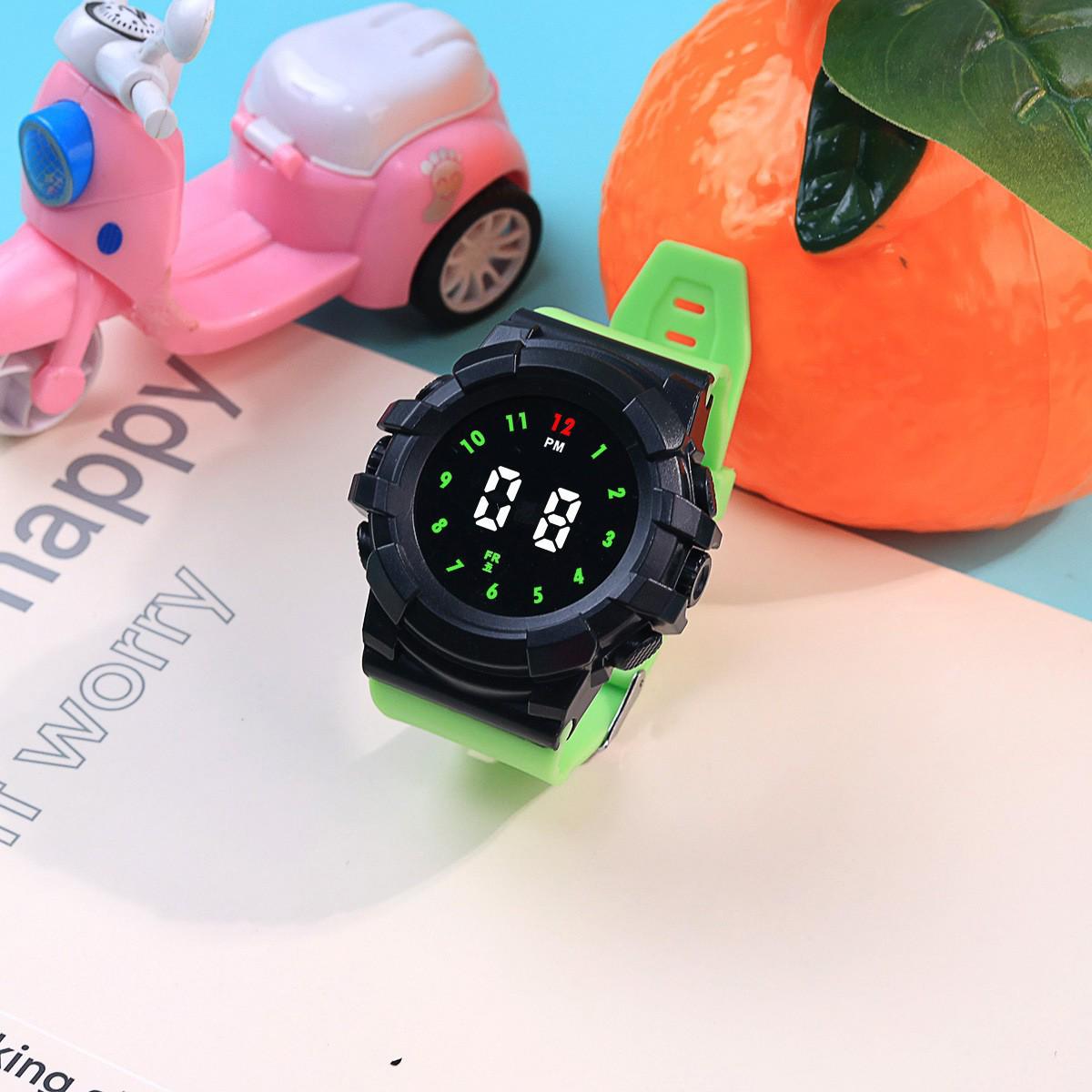 

2026 Horse Racing LED Wristwatch: Popular Sports Electronic Watch for Teens in Southeast Asia светло-зеленый