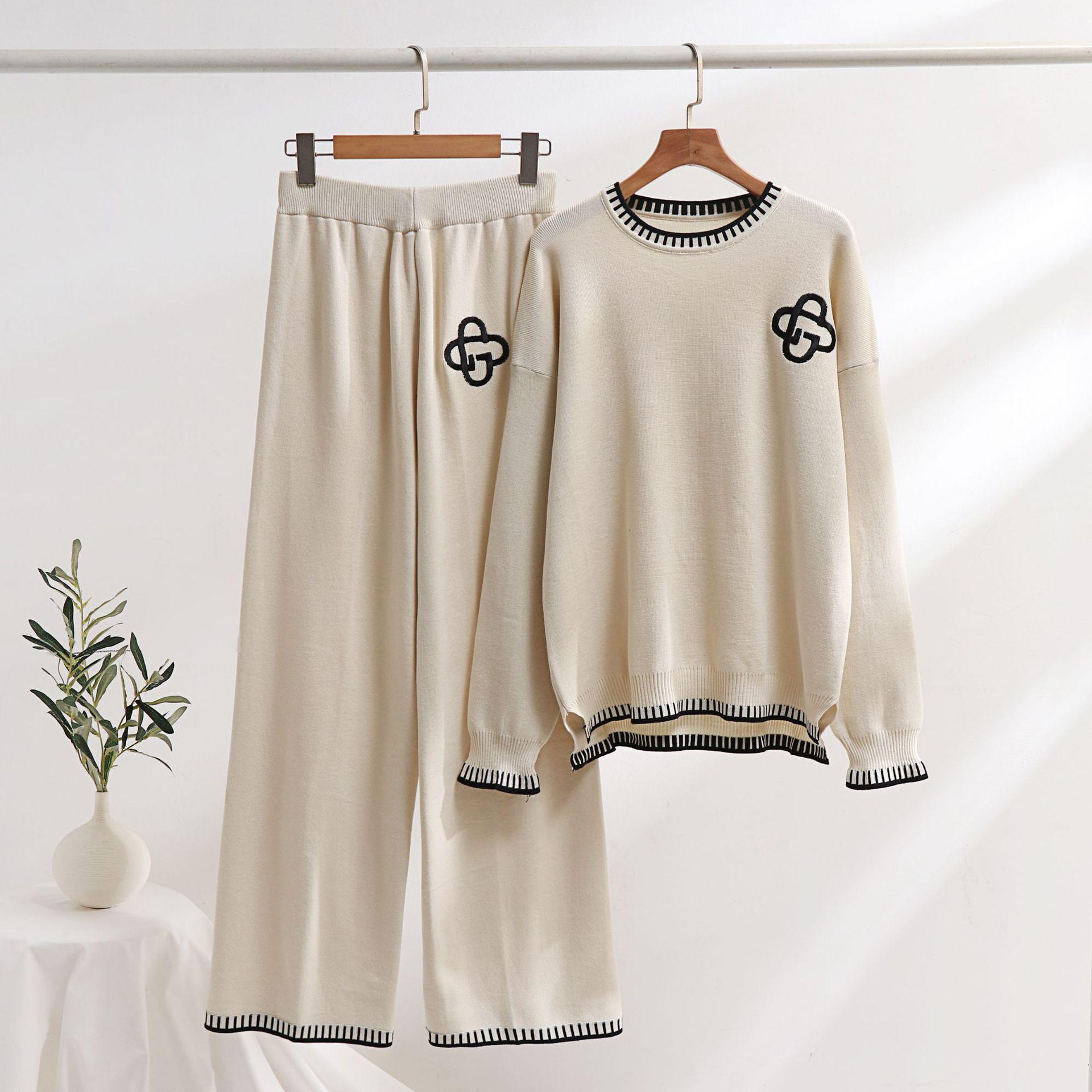 

Повседневный костюм Женская одежда Осень и зима Новый Простой Свитер с длинным рукавом Вязаный свитер Брюки клеш Большой размер Мерсеризованный хлопковый костюм one size бежевый