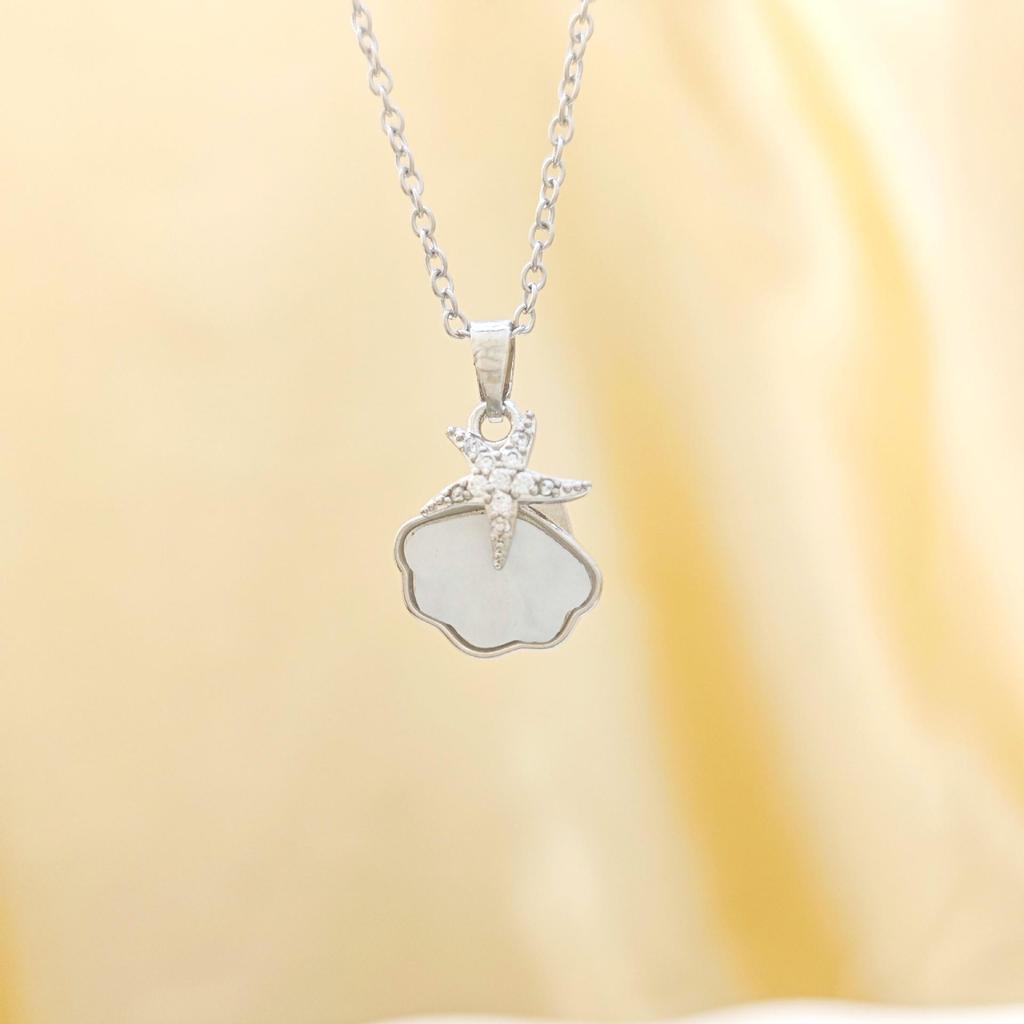 Women's Versatile Starfish Shell Pendant Necklace - Simple Copper Clavicle Chain Jewelry