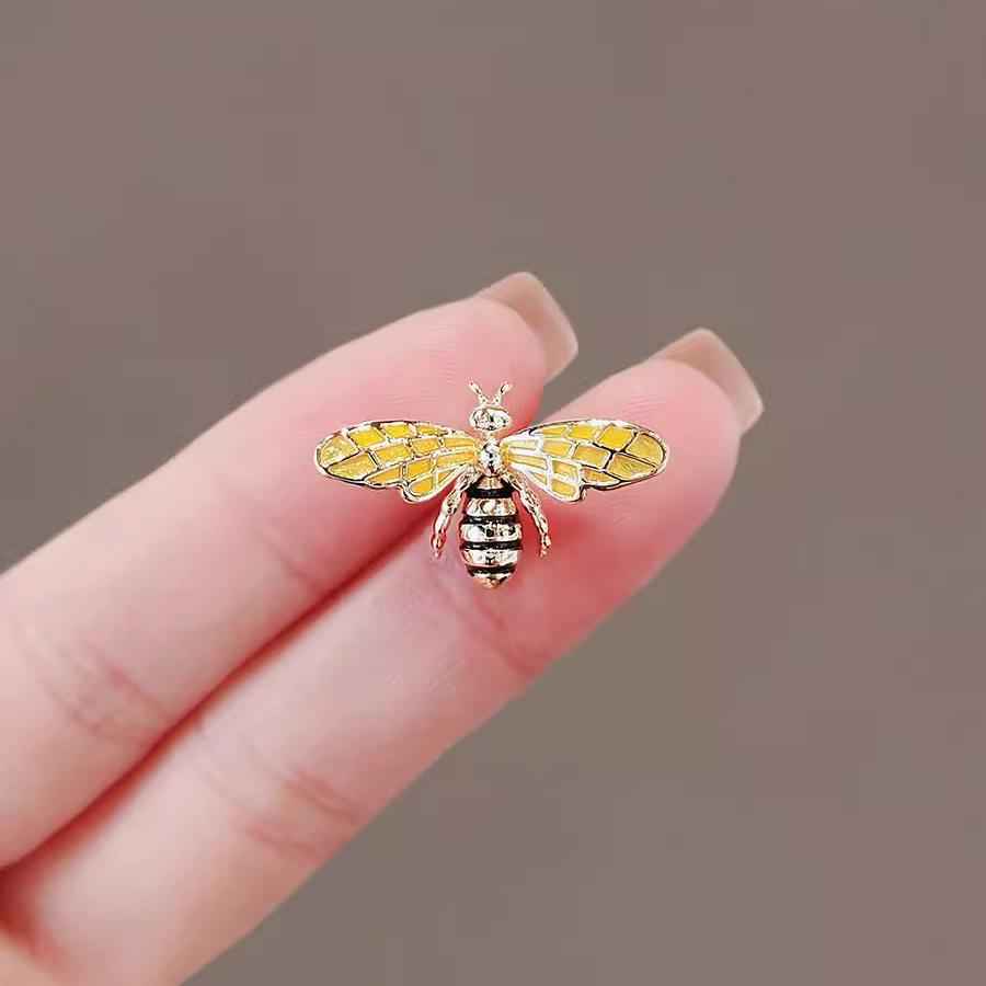 

Индивидуальная милая брошь в виде пчелы, женственная, капающая брошь в виде насекомого, булавка, защищающая от света, воротничок, аксессуары для костюмов