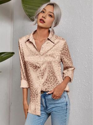 Frühjahr/Sommer 2025 Damenhemd mit Leoparden-Jacquard und Kragen