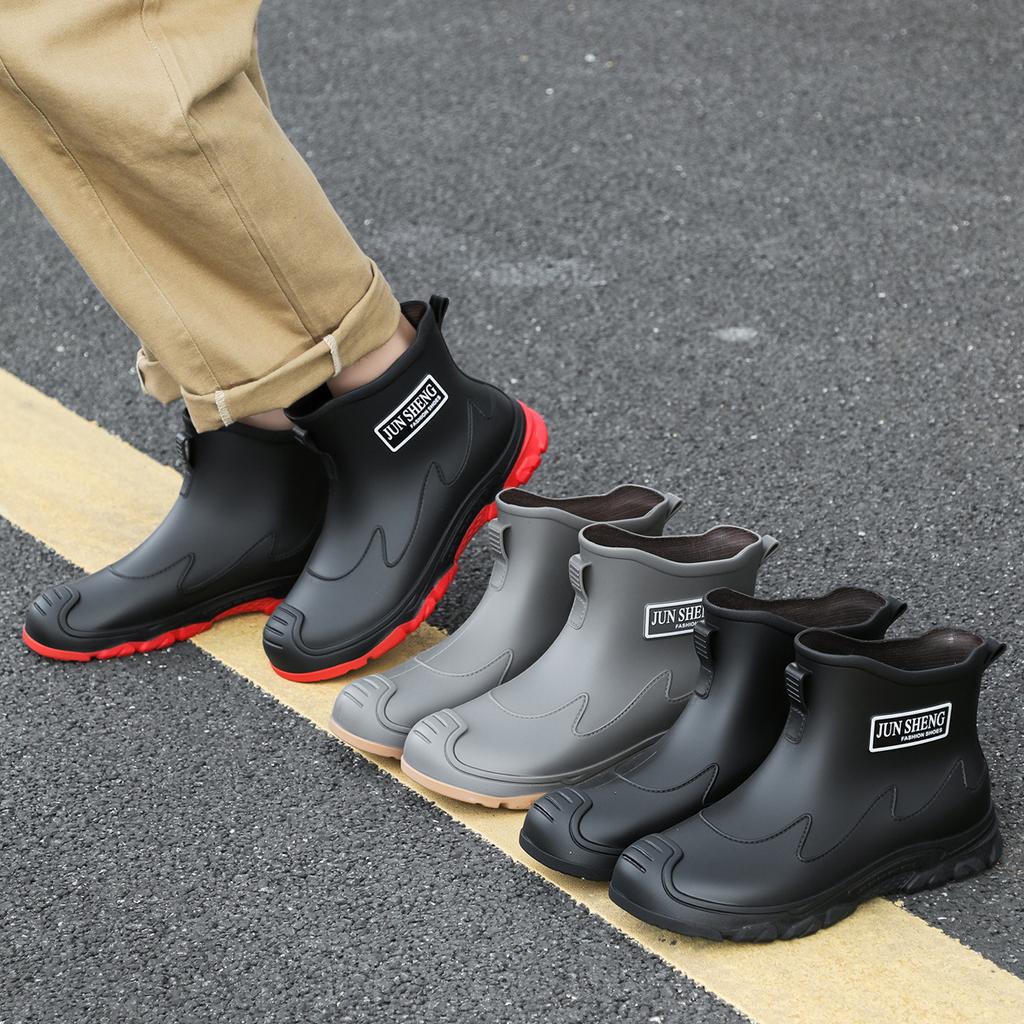 Couple fashion men's low-top non-slip rain boots are non-slip with one foot