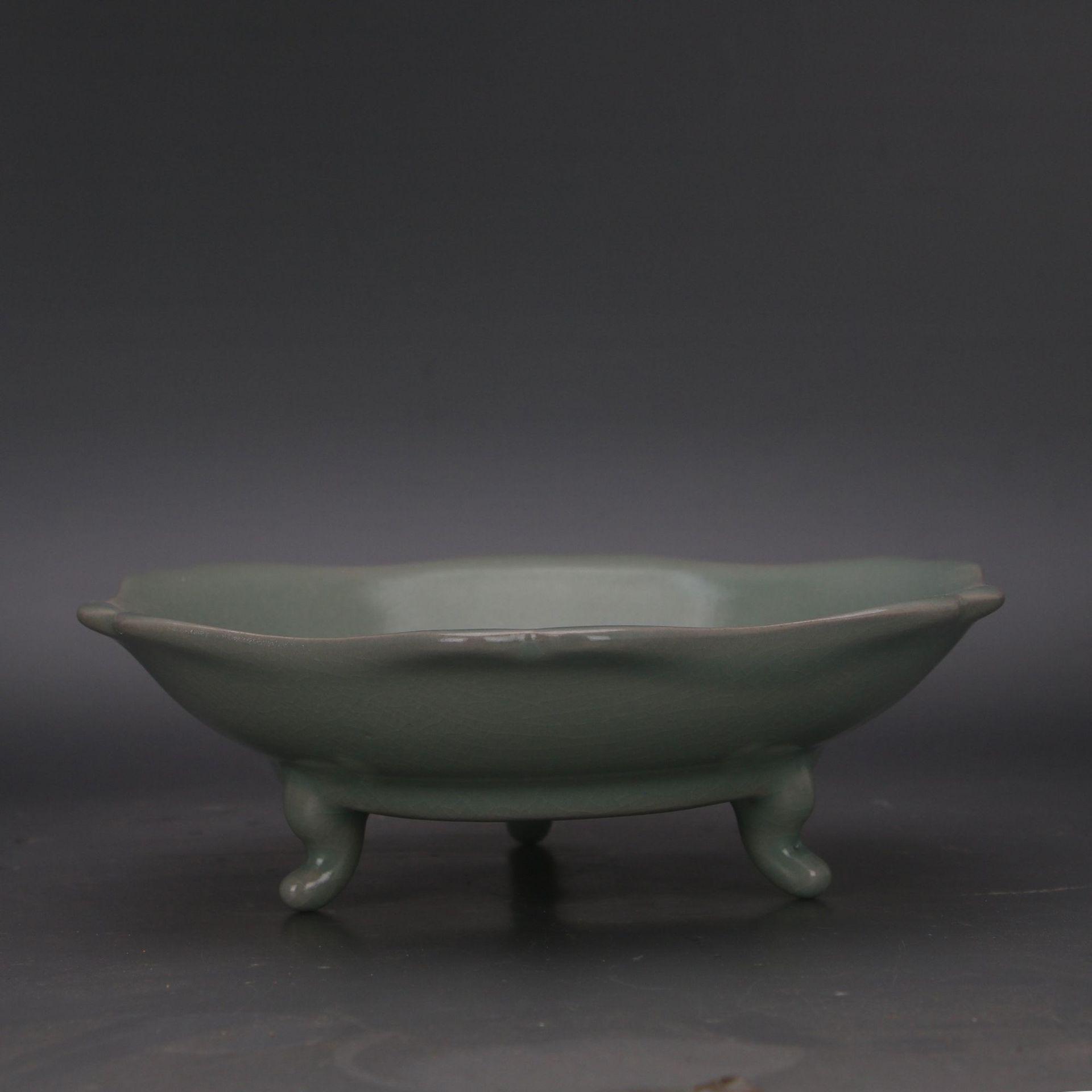 Ru Kiln Celadon Ice Crackle Pattern Three-Legged Plate - Song Dynasty Antique Imitation Collectible