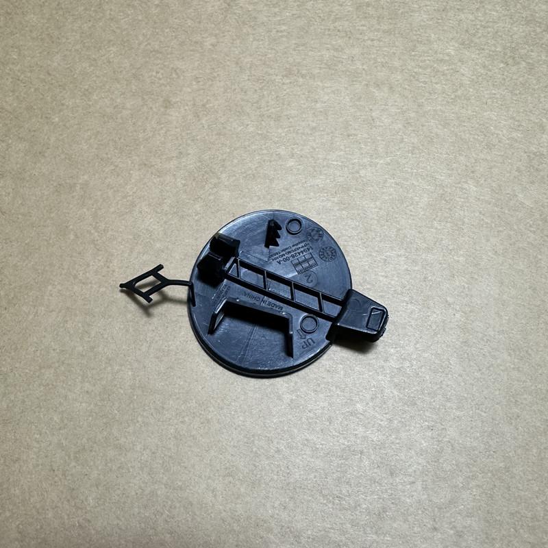 Pannello di copertura del gancio di traino del paraurti posteriore della Tesla Model Y
