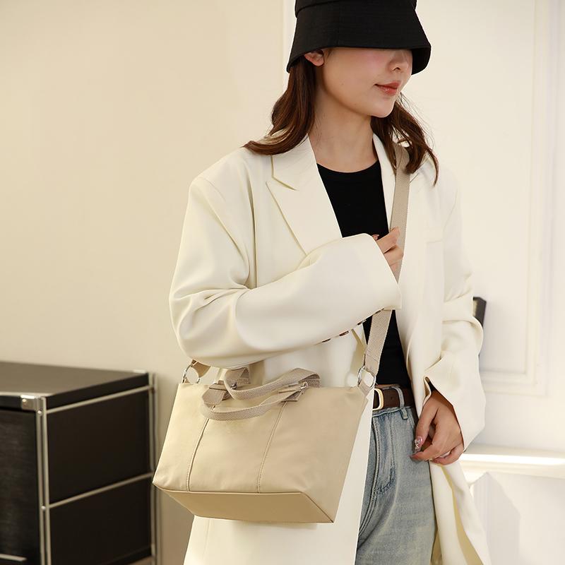 Women's Shoulder Bag Lightweight Nylon Crossbody Bag