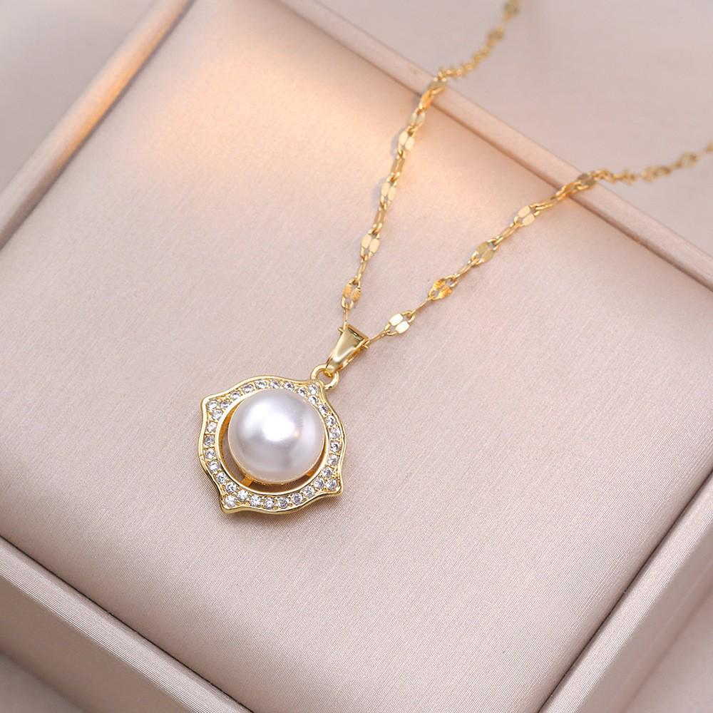 Women's Fashion Heart Pendant Necklace - Elegant, Simple Design, Versatile Clavicle Chain Jewelry